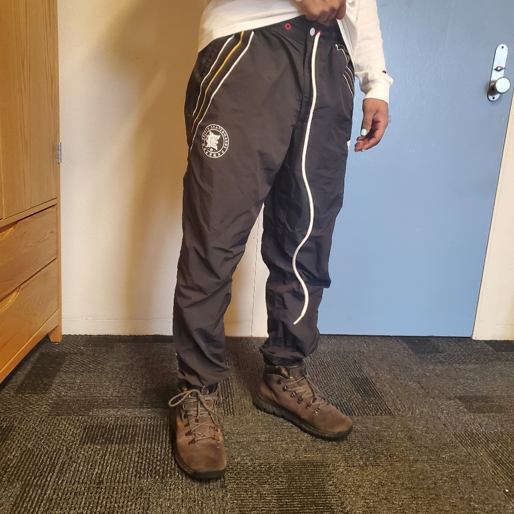 Adidas ripstop skatepants in black 100% authentic. Nice comfortable baggy pants